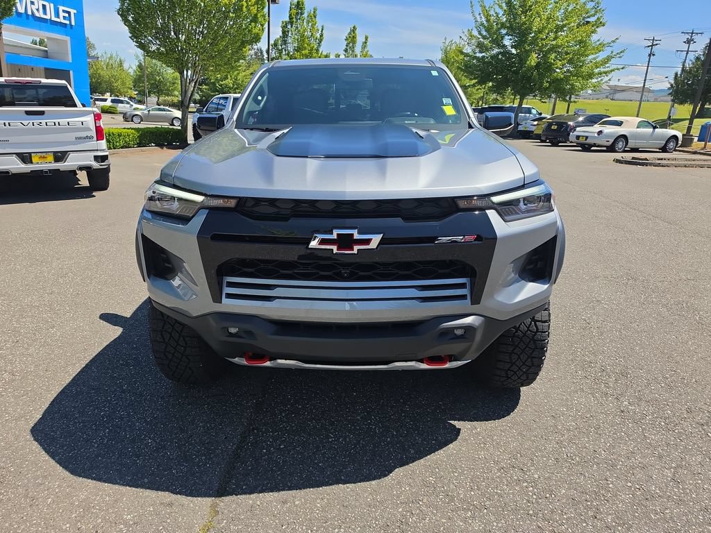 Certified 2025 Chevrolet Colorado ZR2 w/ Midnight Edition AWD/4WD image 9