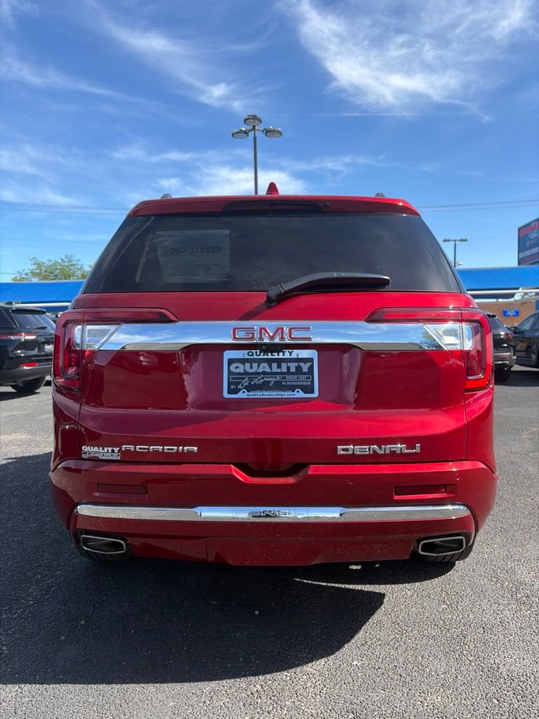 Used 2023 GMC Acadia Denali w/ Denali Ultimate Package FWD image 5