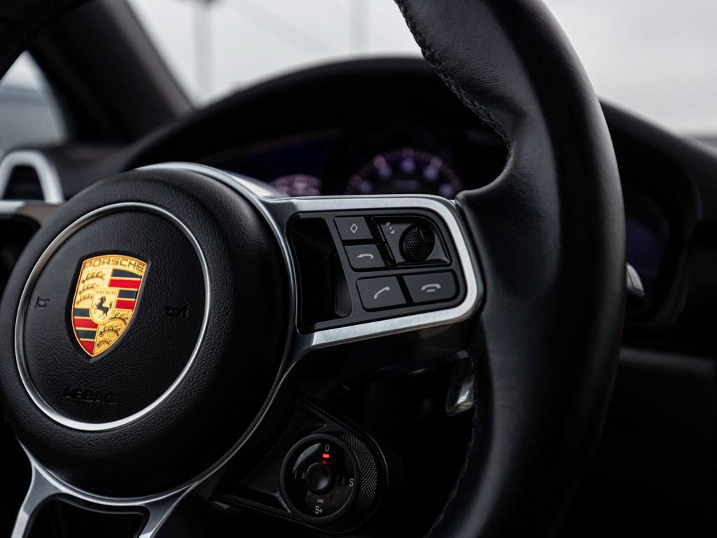 Used 2023 Porsche Cayenne Platinum Edition image 24