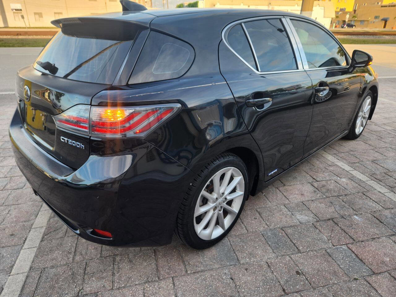 Used 2011 Lexus CT 200h Premium w/ Premium Audio Pkg image 6
