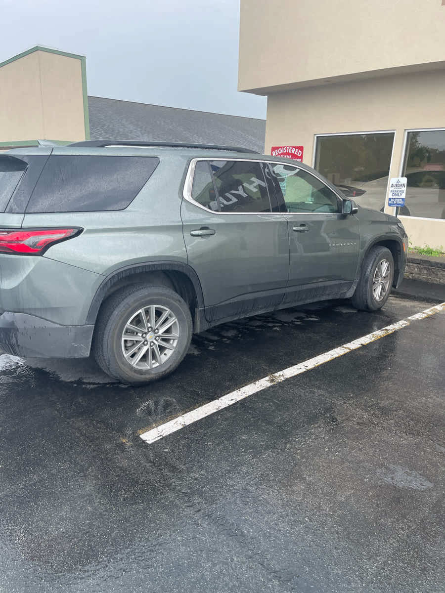 Used 2023 Chevrolet Traverse LT AWD/4WD image 2