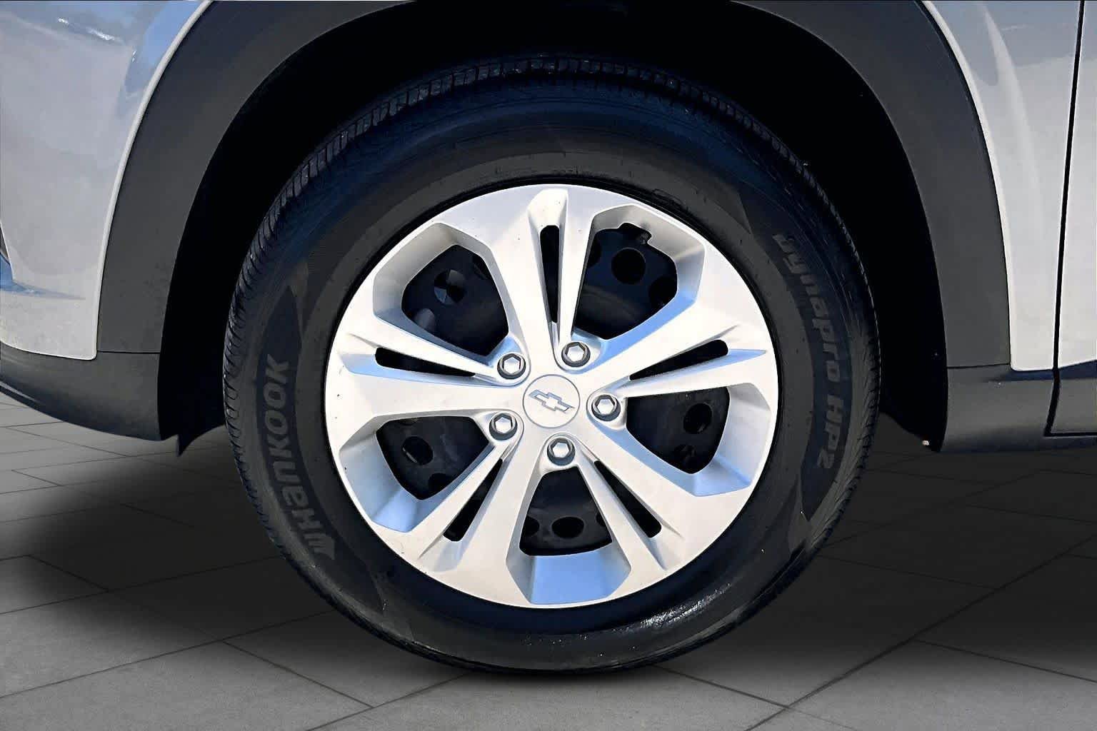 Used 2024 Chevrolet Trax LS w/ Driver Confidence Package FWD image 11