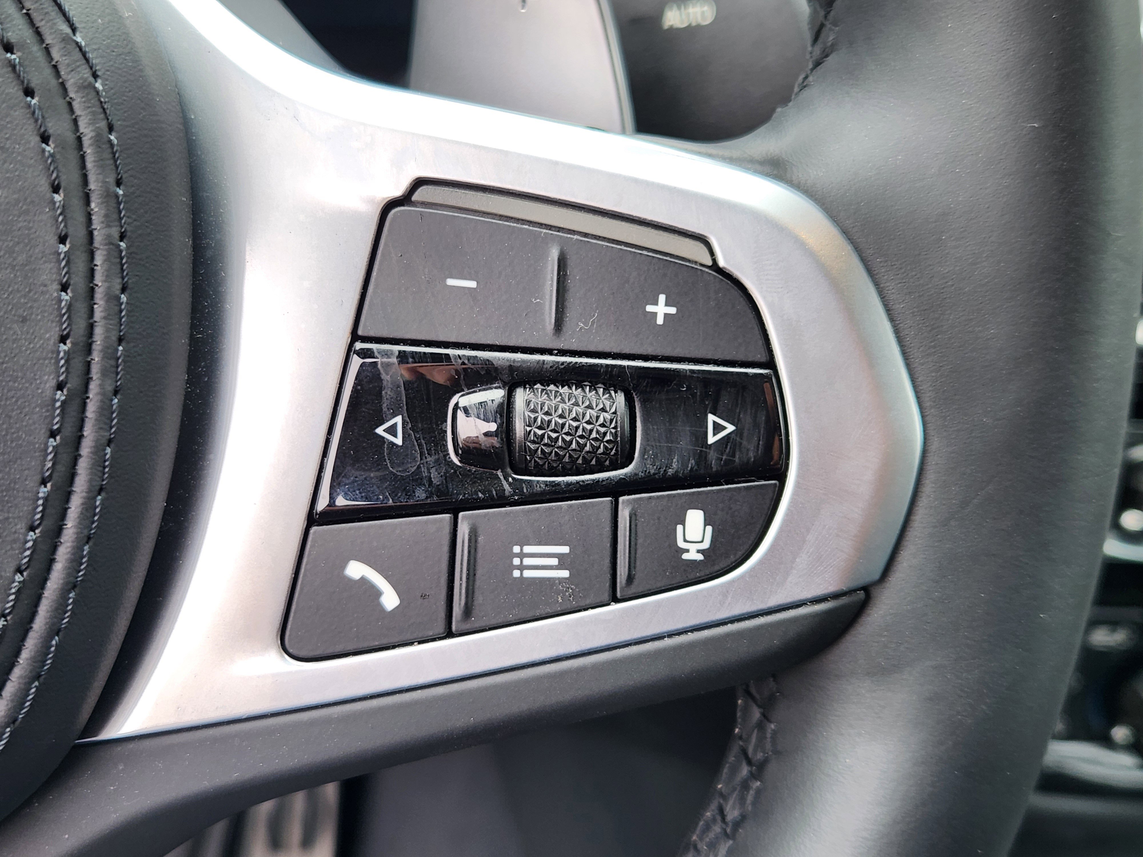 Used 2023 BMW 540i xDrive w/ Executive Package image 27