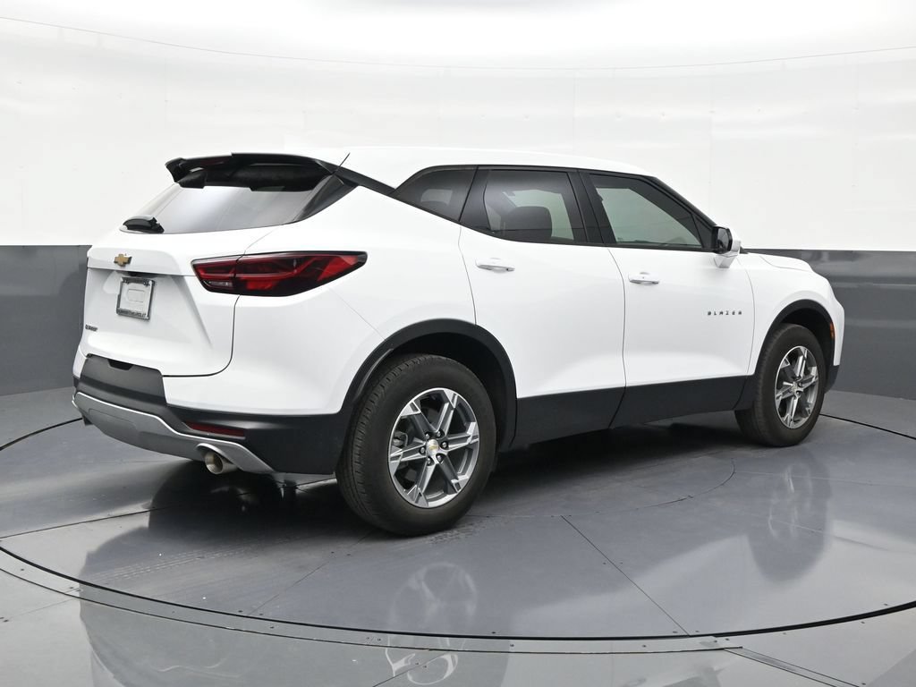 Used 2023 Chevrolet Blazer LT FWD image 5