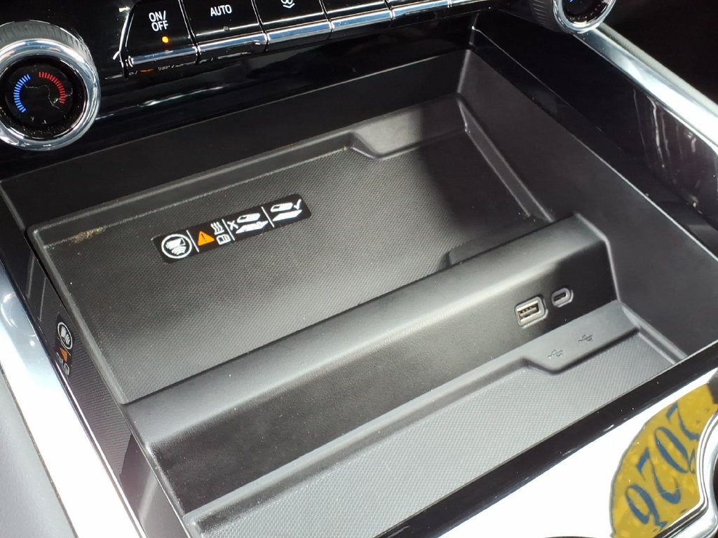 Used 2026 Chevrolet Suburban Premier AWD/4WD image 26