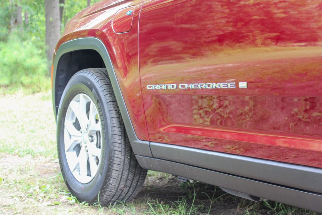 Used 2023 Jeep Grand Cherokee 4WD 4xe image 9