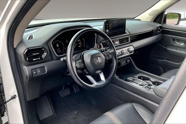 Certified 2025 Honda Pilot Touring image 17