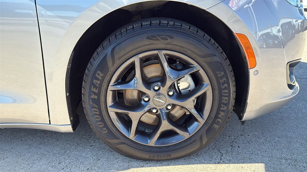 Used 2020 Chrysler Pacifica Touring-L Plus image 35