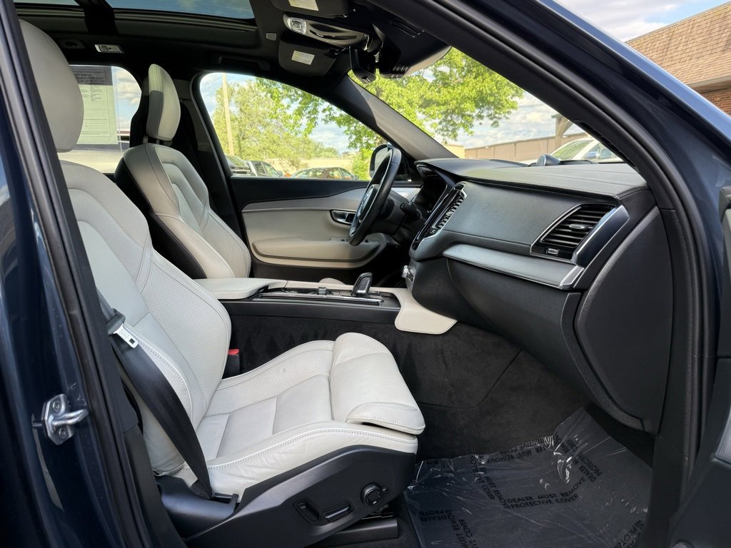 Used 2022 Volvo XC90 T8 R-Design w/ Advanced Package image 21