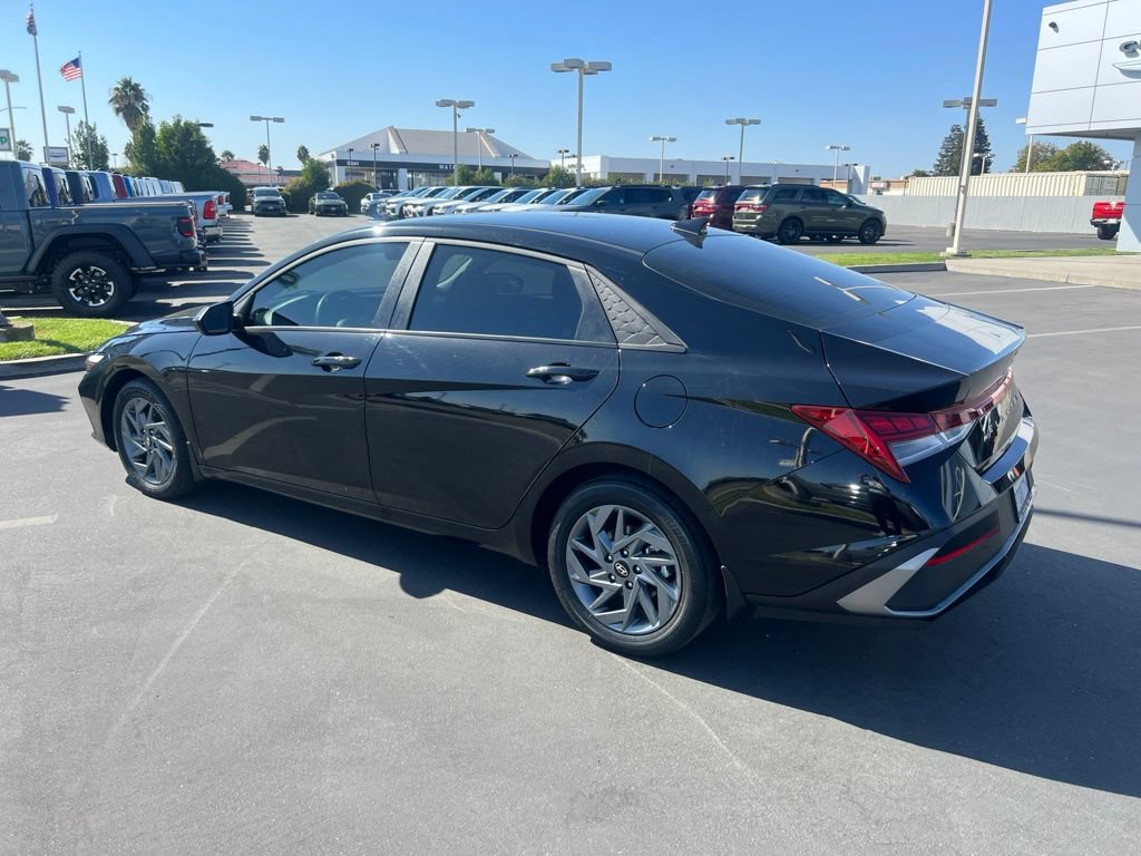 Used 2025 Hyundai Elantra Hybrid FWD image 20