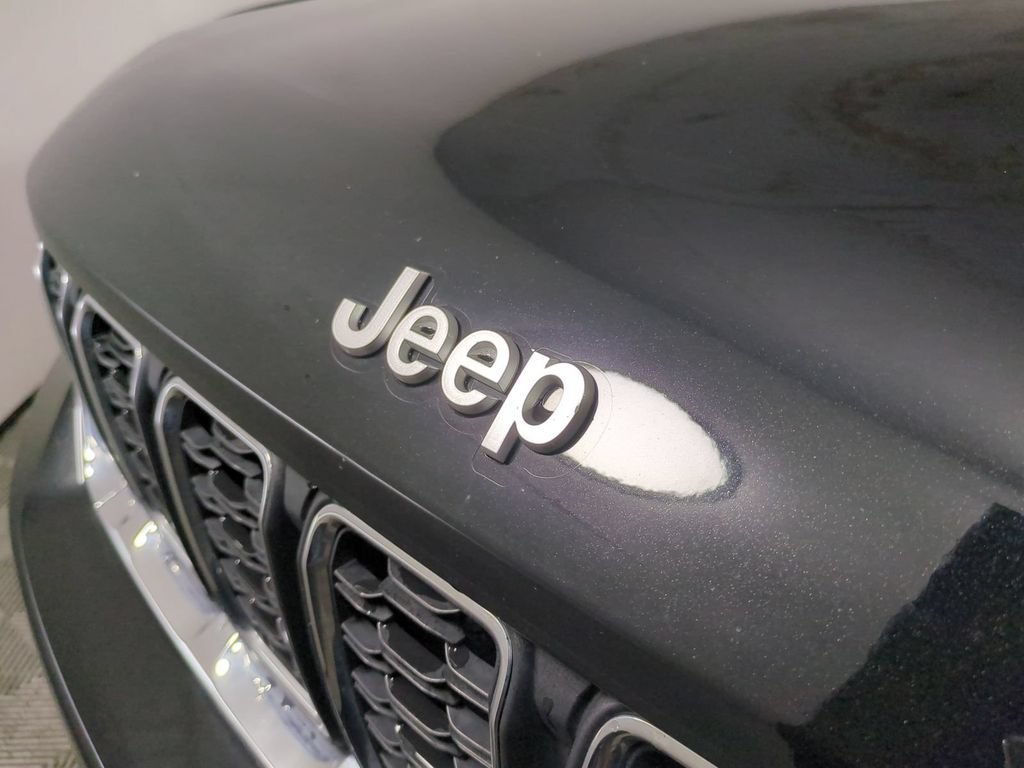 Used 2025 Jeep Grand Cherokee Laredo w/ Luxury Tech Group I AWD/4WD image 13