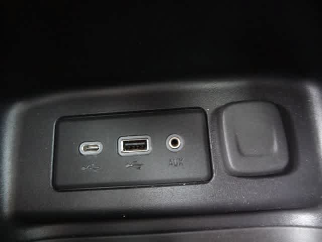 Used 2020 Chevrolet Equinox LT w/ Driver Convenience Package FWD image 31