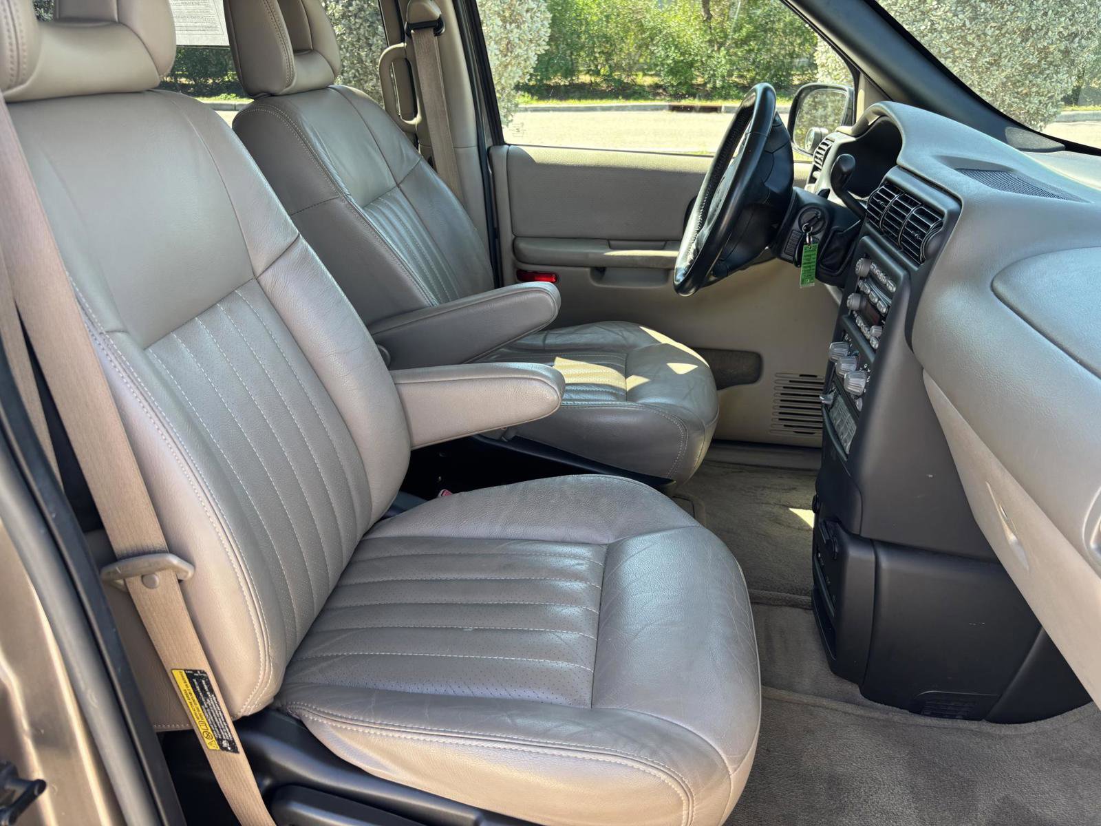 Used 2002 Pontiac Montana Extended w/ Premium Seating Pkg image 14