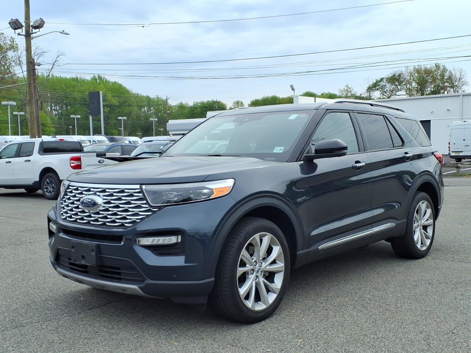 Used 2023 Ford Explorer Platinum w/ Equipment Group 601A AWD/4WD image 3