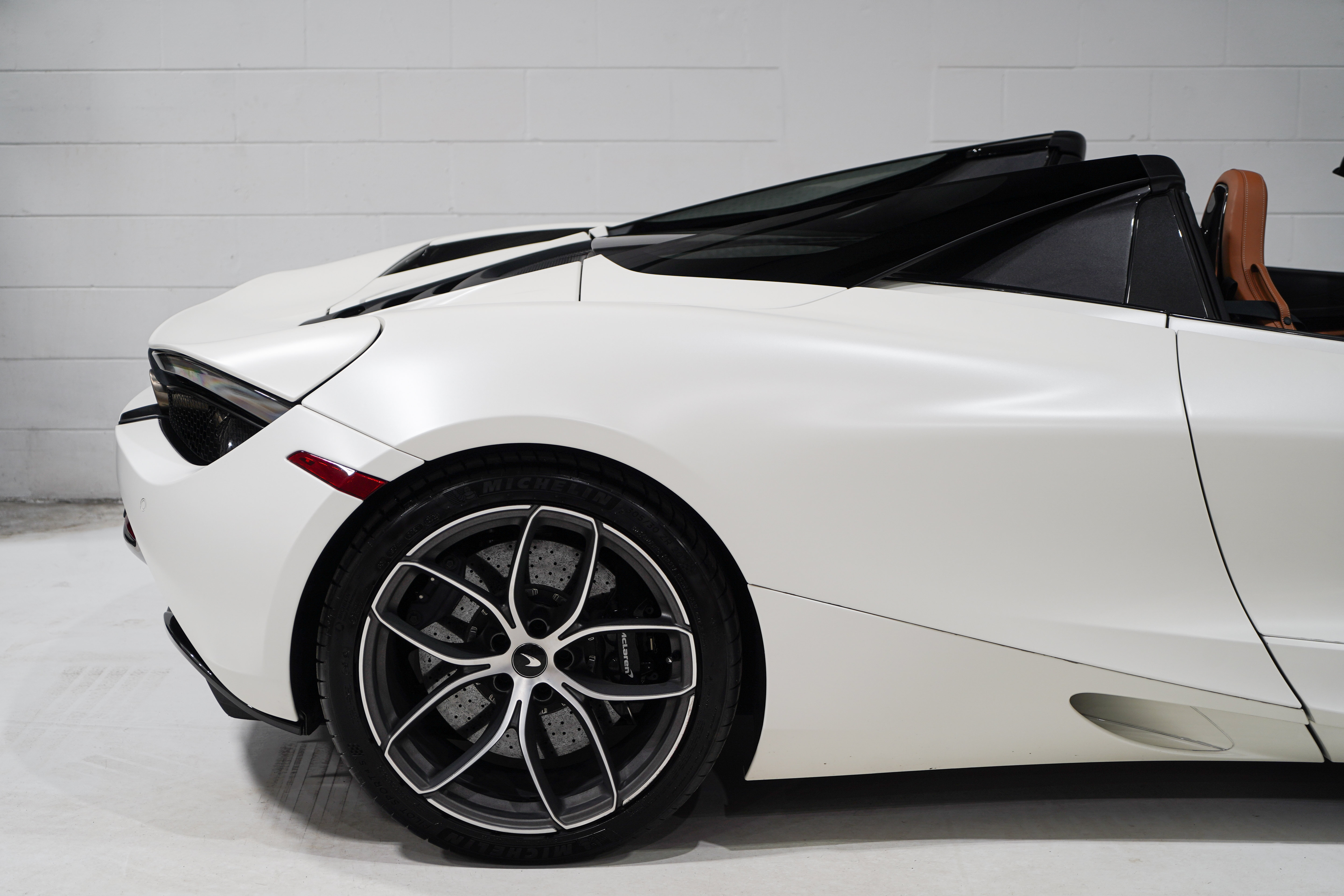 Used 2020 McLaren 720S Spider RWD image 3