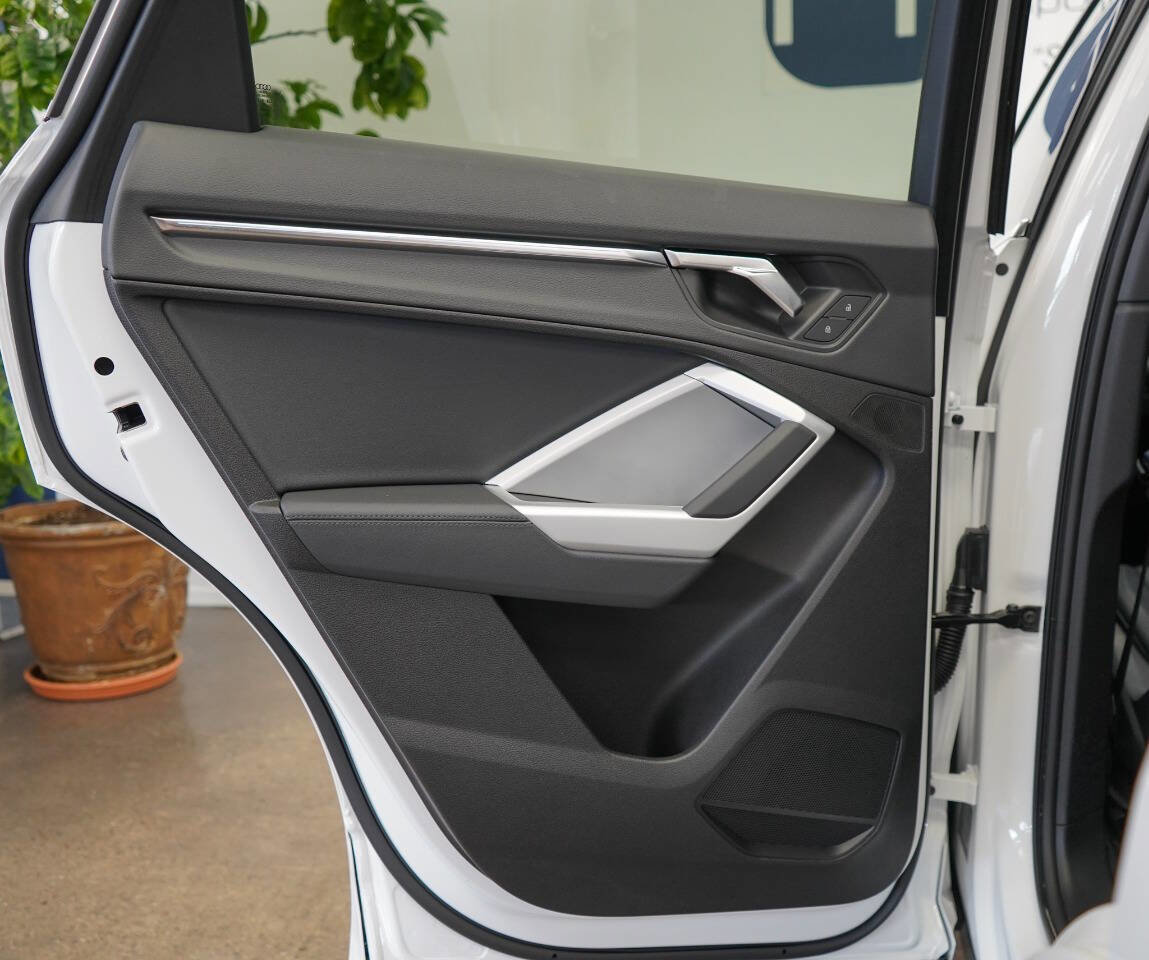 Used 2024 Audi Q3 2.0T Premium Plus w/ Premium Plus Package image 60