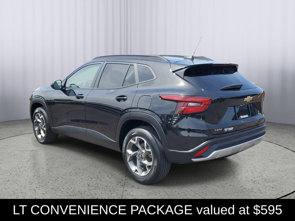 Used 2024 Chevrolet Trax LT w/ Driver Confidence Package FWD image 4