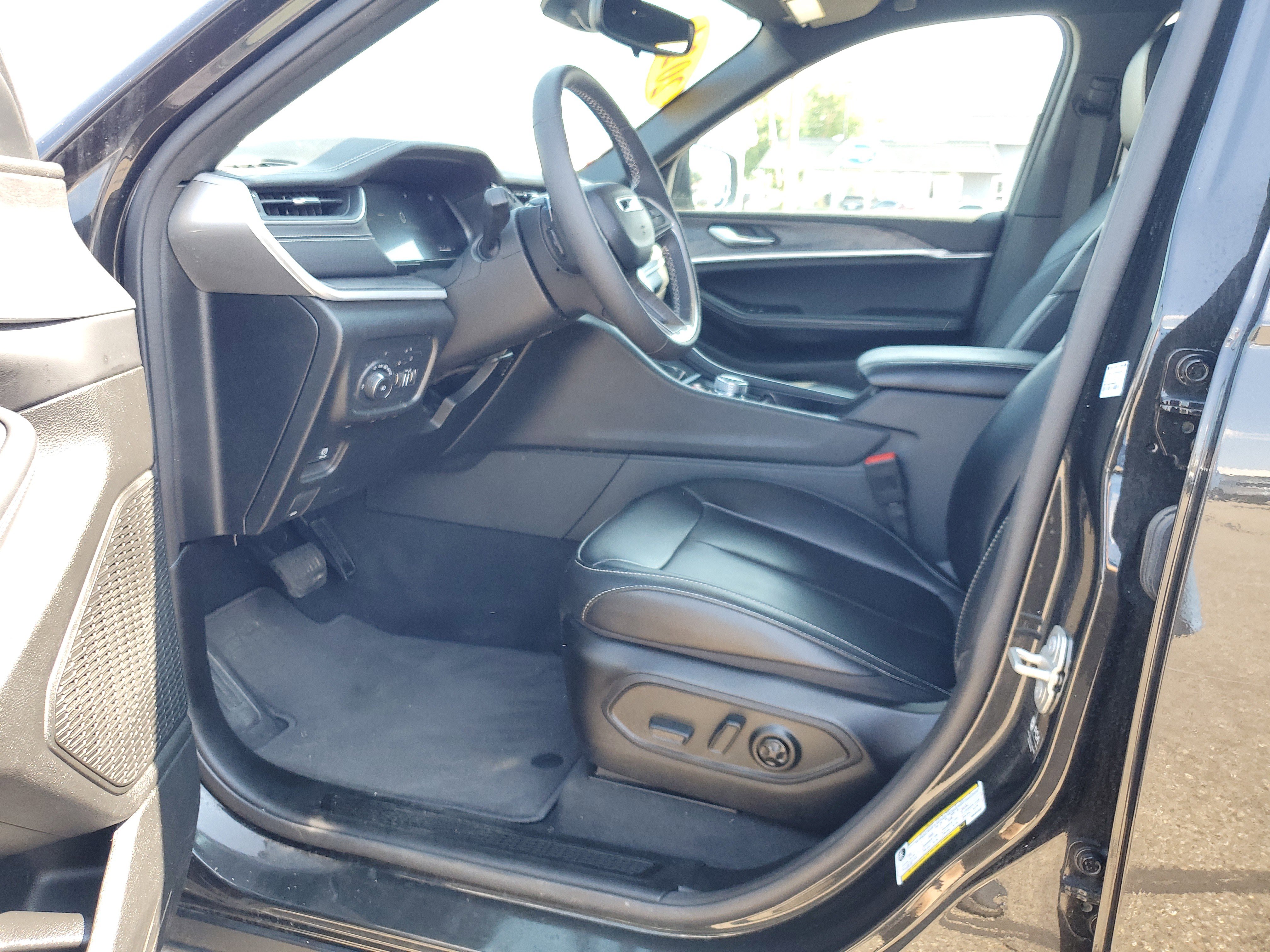 Used 2024 Jeep Grand Cherokee L Limited image 8