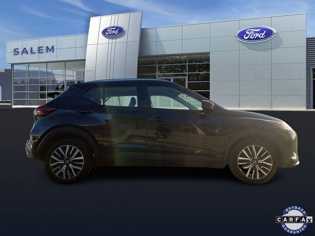 Used 2021 Nissan Kicks SV image 2