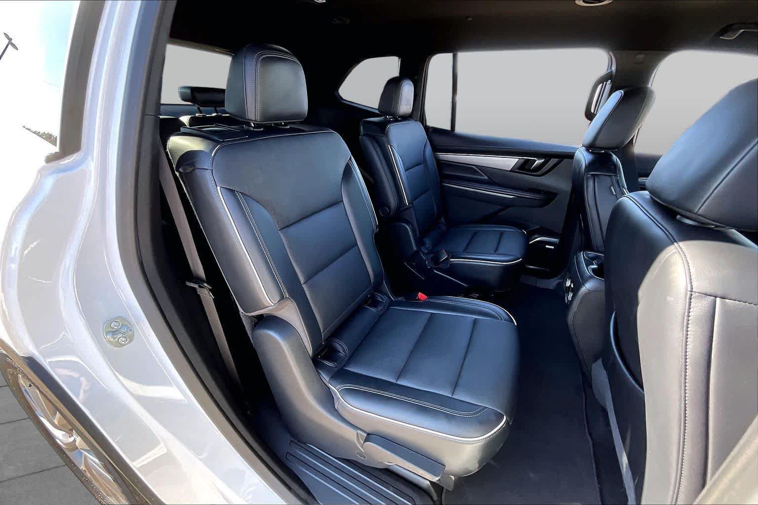 Used 2025 Buick Enclave Preferred FWD image 18
