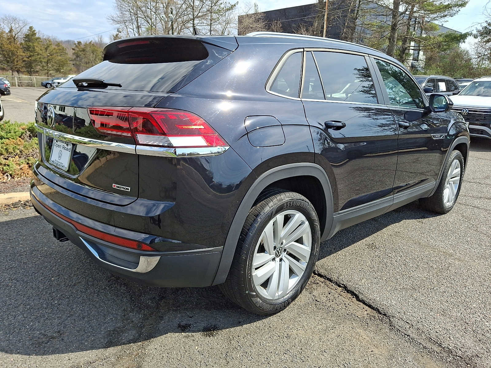 Used 2022 Volkswagen Atlas Cross Sport SE w/ Panoramic Sunroof Package image 6