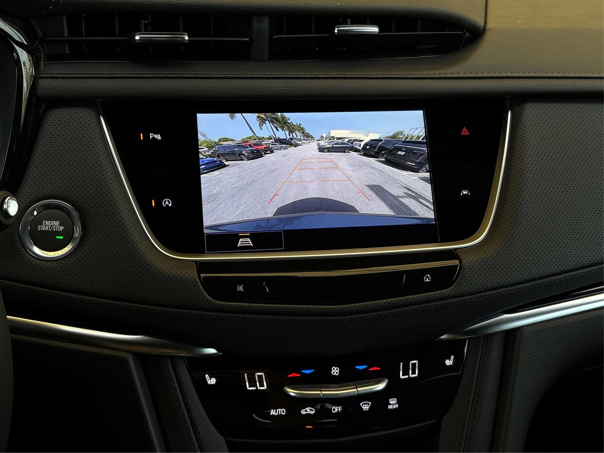 New 2025 Cadillac XT6 Luxury image 25