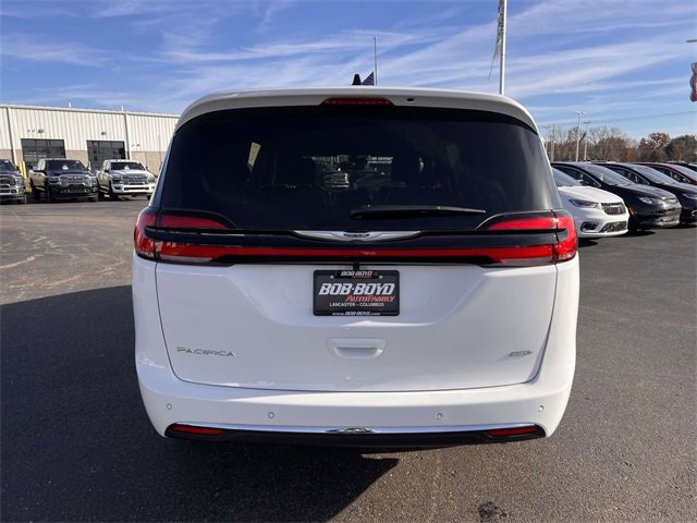New 2026 Chrysler Pacifica Select image 7