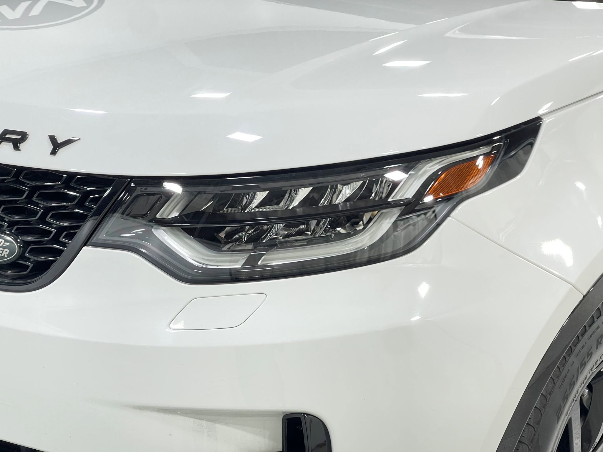 Used 2020 Land Rover Discovery Landmark AWD/4WD image 34