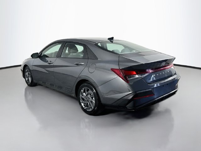 Used 2024 Hyundai Elantra SEL FWD image 7