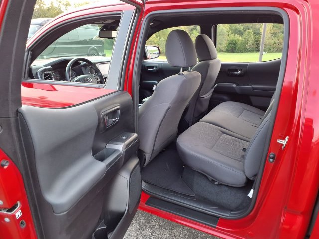 Used 2018 Toyota Tacoma TRD Off-Road AWD/4WD image 44