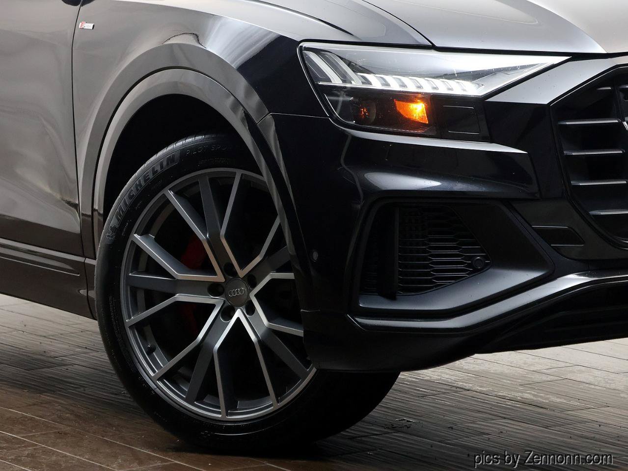 Used 2019 Audi Q8 Prestige w/ Luxury Package AWD/4WD image 3