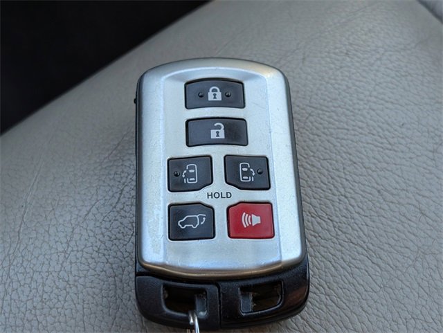 Used 2014 Toyota Sienna Limited image 33