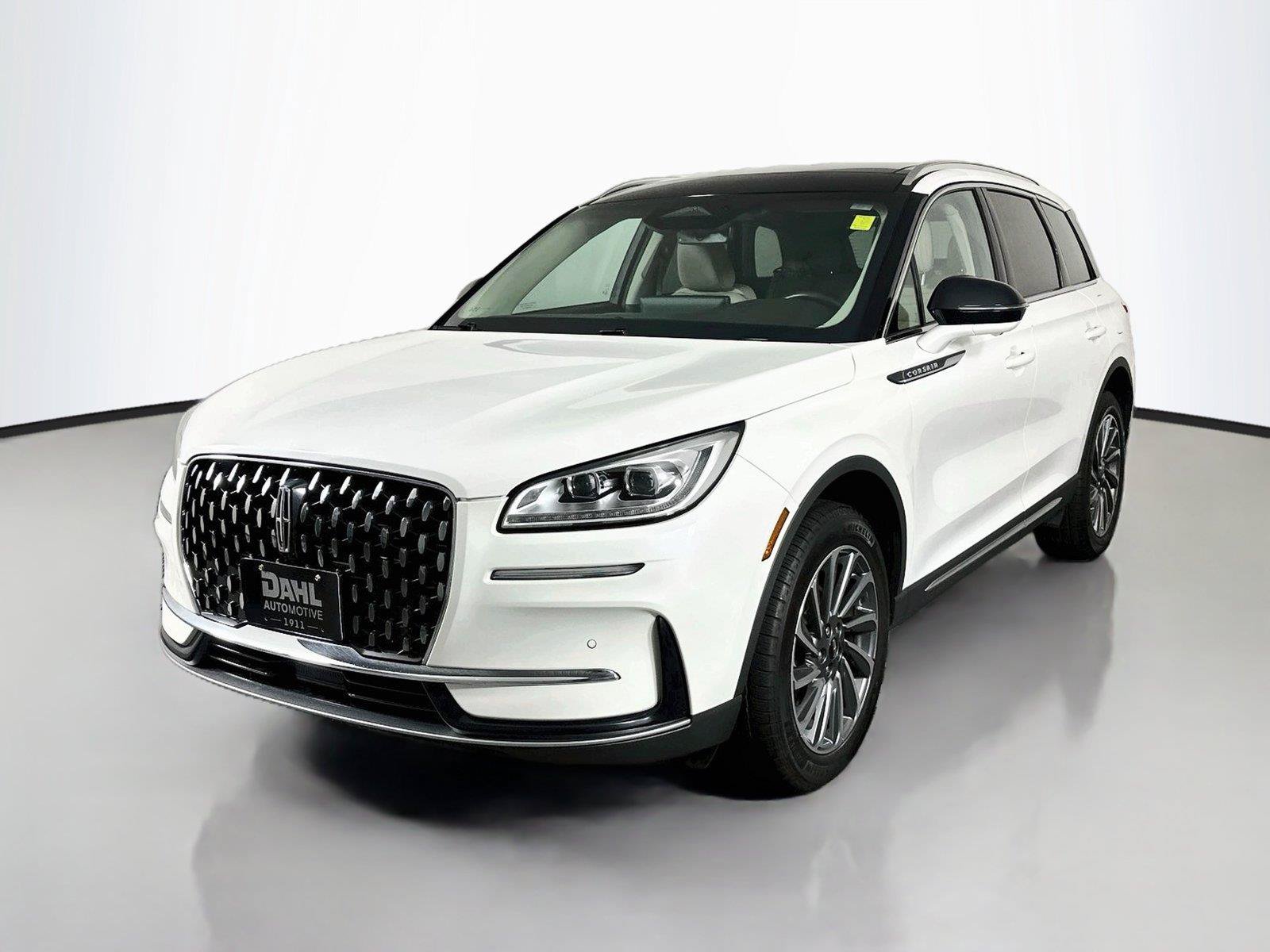 Used 2023 Lincoln Corsair Reserve w/ Equipment Group 201A AWD/4WD image 4