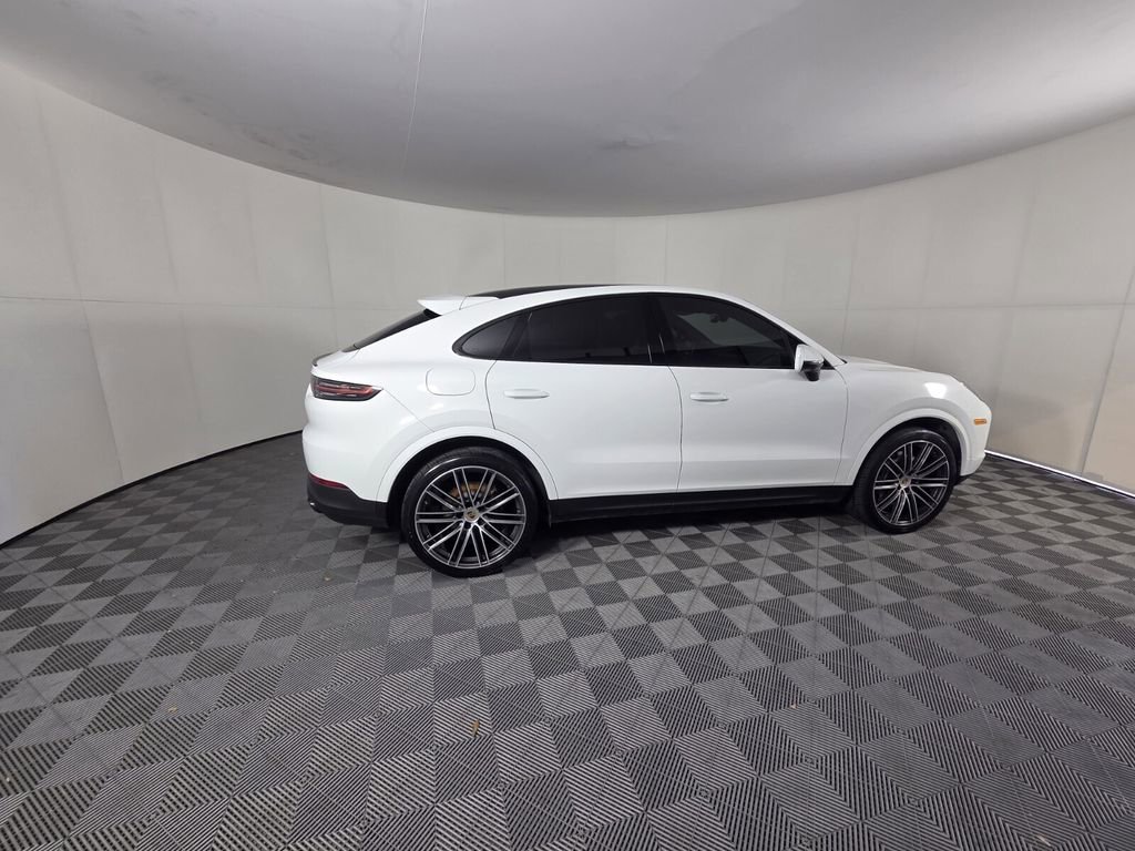 Used 2023 Porsche Cayenne Platinum Edition image 6