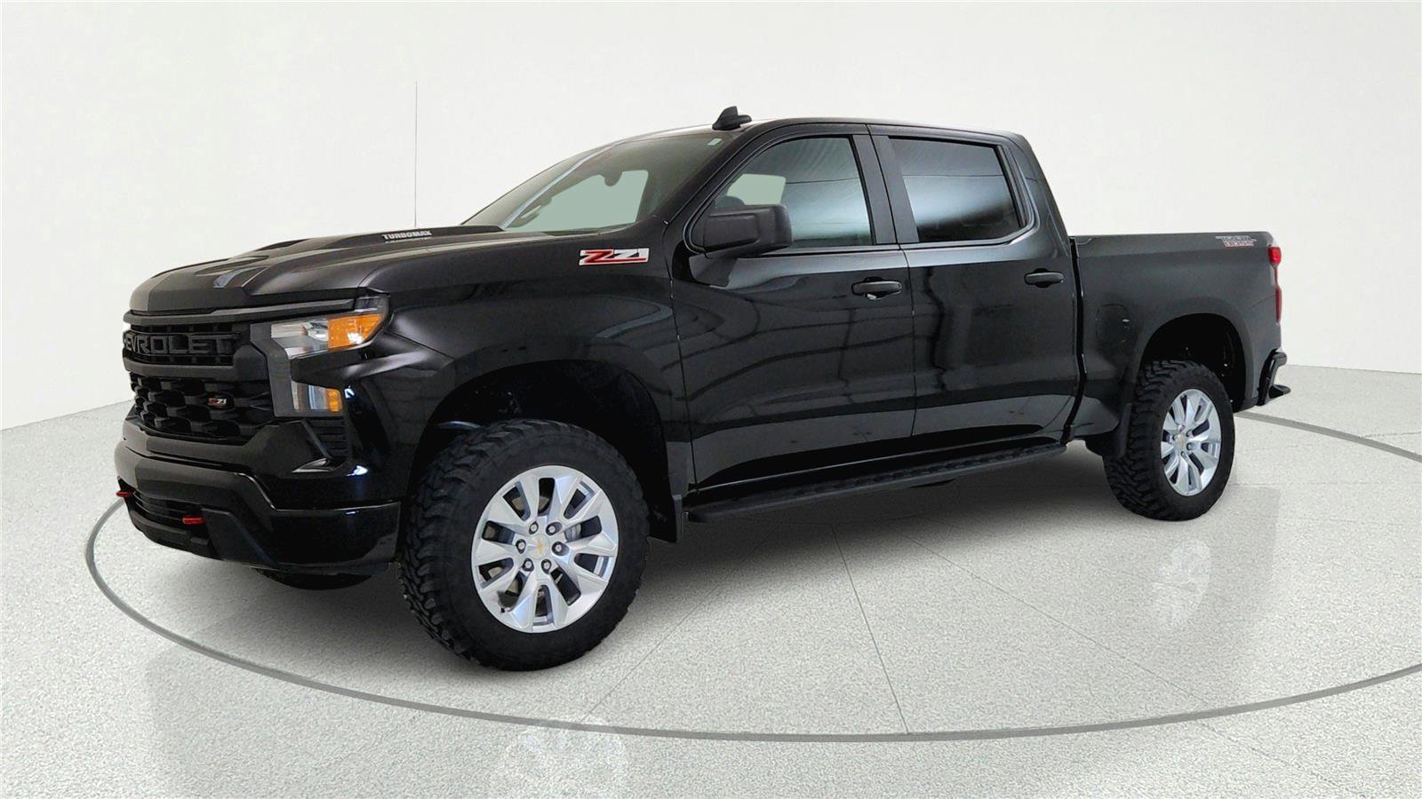 Used 2025 Chevrolet Silverado 1500 Custom Trail Boss AWD/4WD image 2