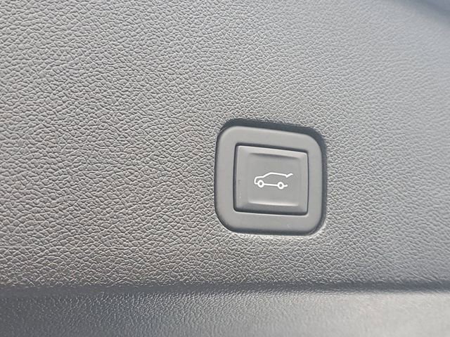 Certified 2024 Cadillac XT6 Luxury w/ LPO, Floor Liner Package AWD/4WD image 10