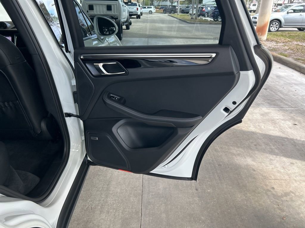 Used 2022 Porsche Macan image 30