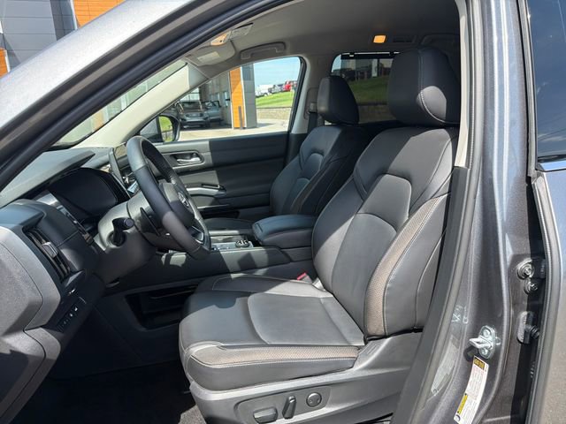 Used 2025 Nissan Pathfinder SL w/ Cargo Package image 21