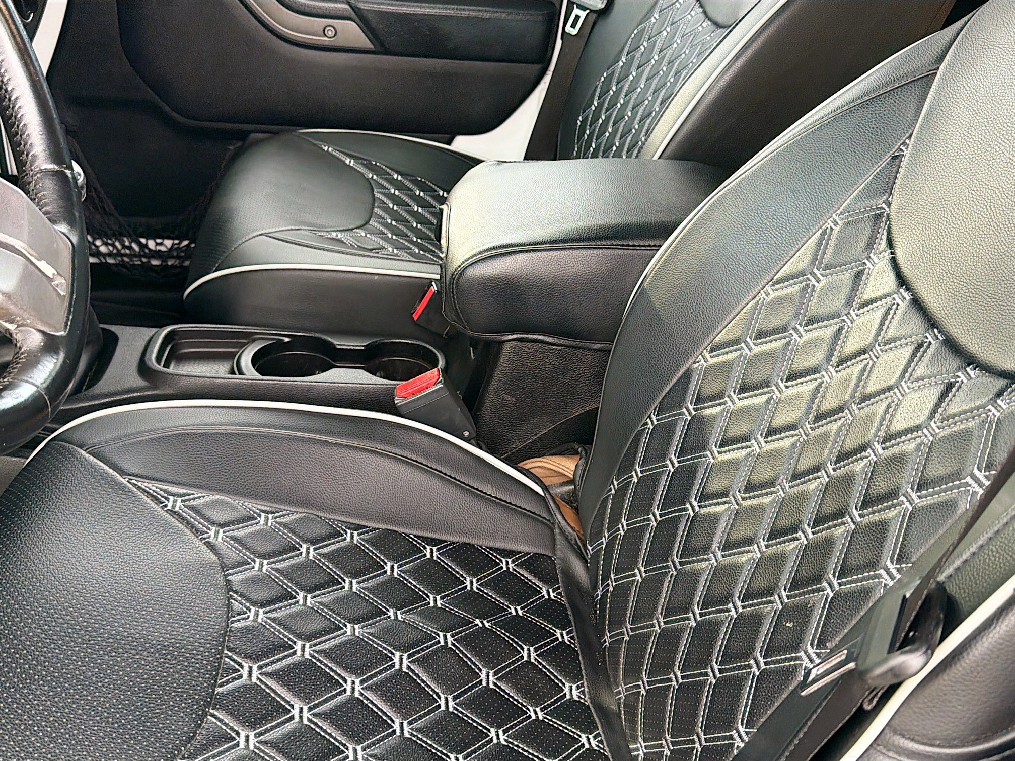 Used 2013 Jeep Wrangler Unlimited Sahara image 17