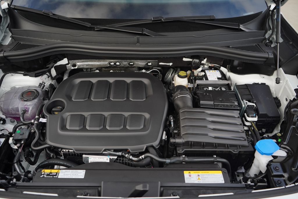 New 2026 Volkswagen Tiguan SE R-Line FWD image 15