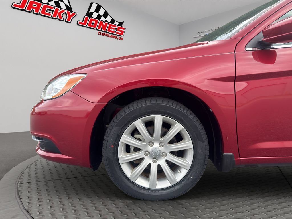 Used 2013 Chrysler 200 Touring FWD image 13