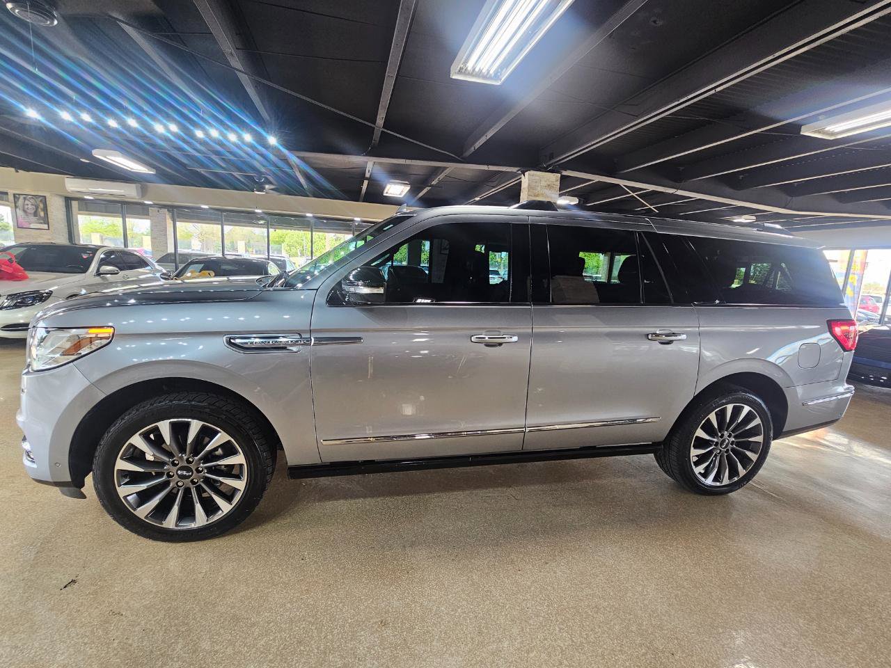 Used 2021 Lincoln Navigator L Reserve w/ Luxury Package AWD/4WD image 4