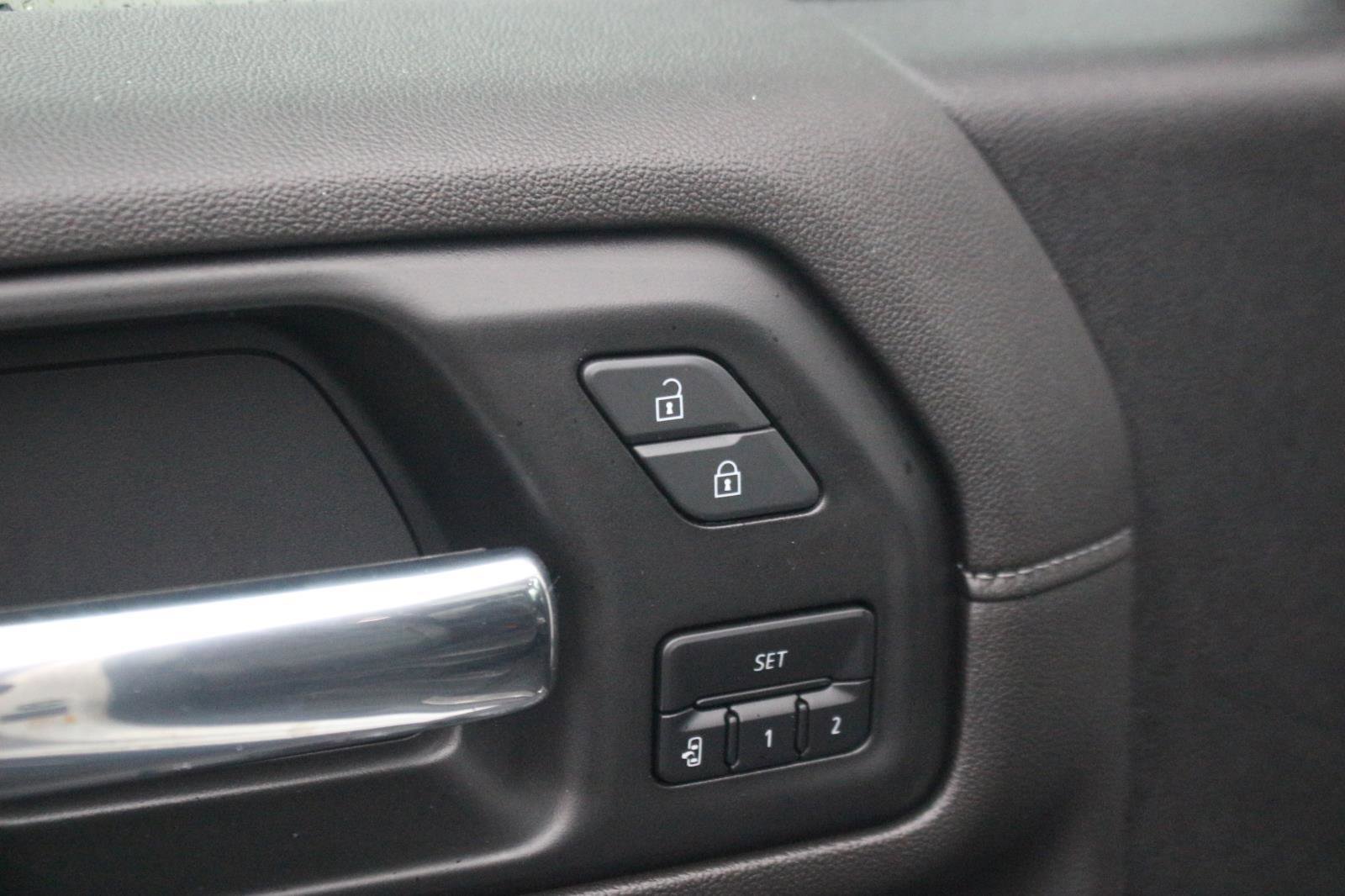 Used 2023 GMC Sierra 3500 Denali image 11