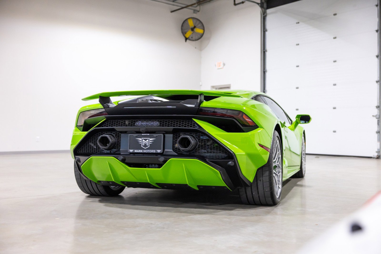 Used 2024 Lamborghini Huracan Tecnica image 4