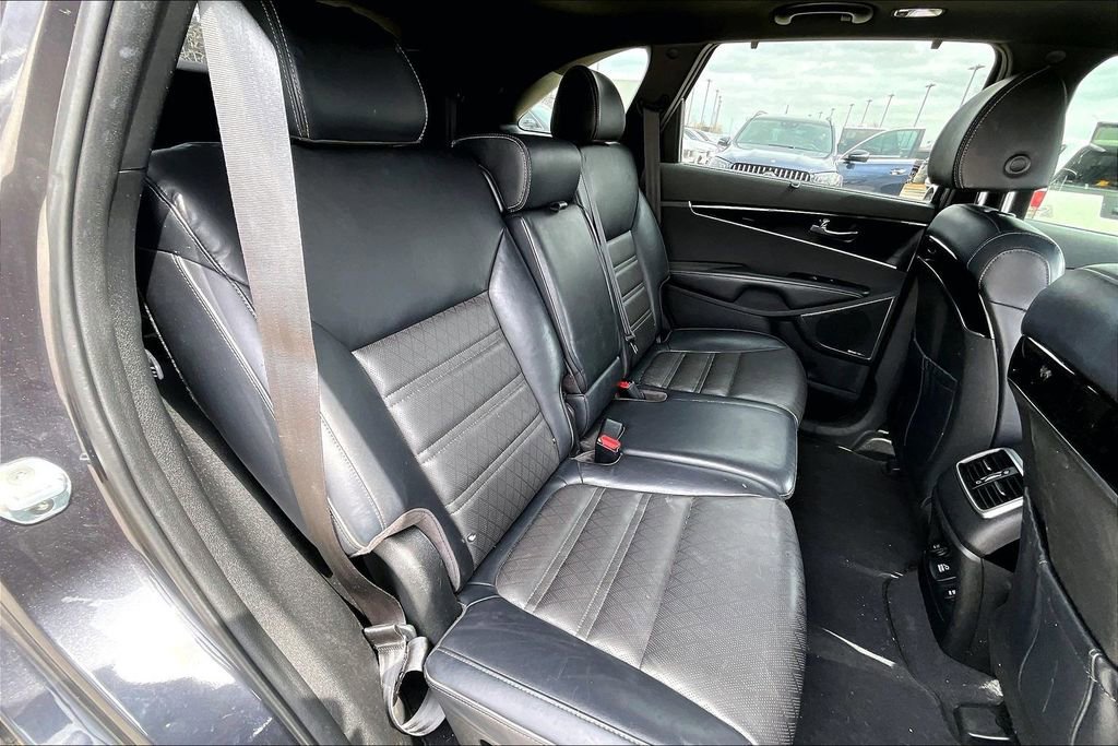 Used 2019 Kia Sorento SX image 32