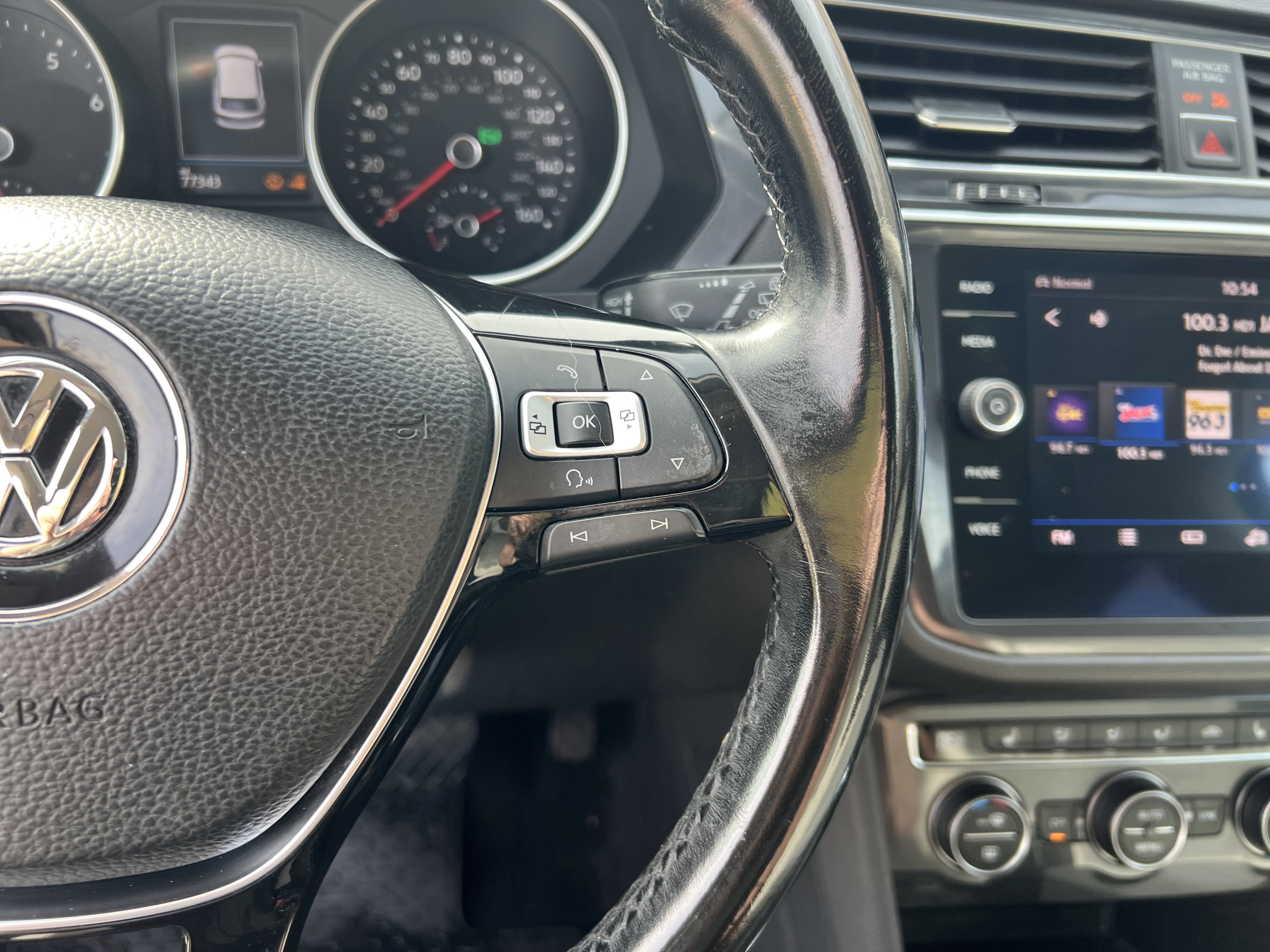 Used 2018 Volkswagen Tiguan SE w/ 18" Alloy Wheels Package image 19