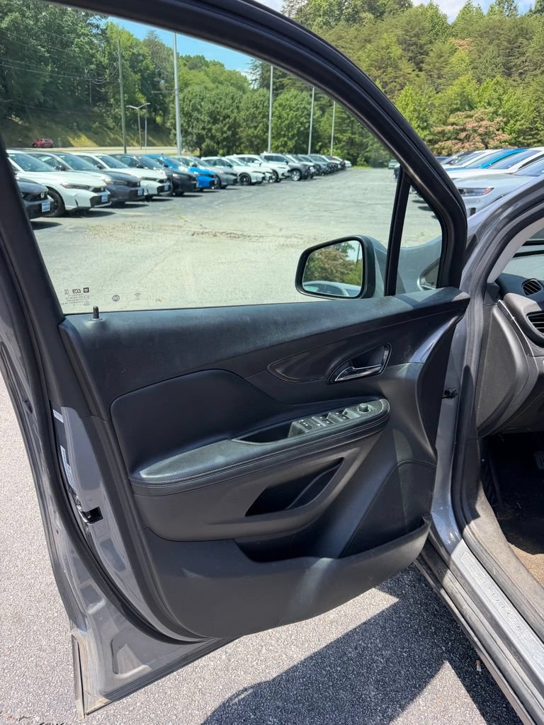 Used 2019 Buick Encore Essence FWD image 11