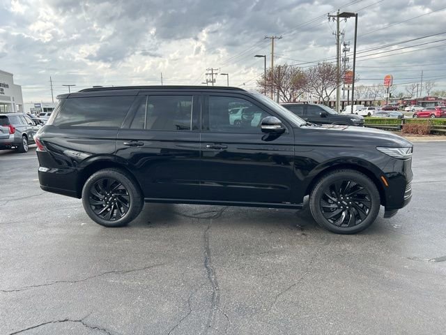 Used 2025 Lincoln Navigator Reserve w/ Jet Appearance Package AWD/4WD image 5