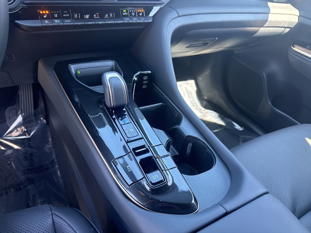 Used 2025 Toyota Crown Signia XLE image 21