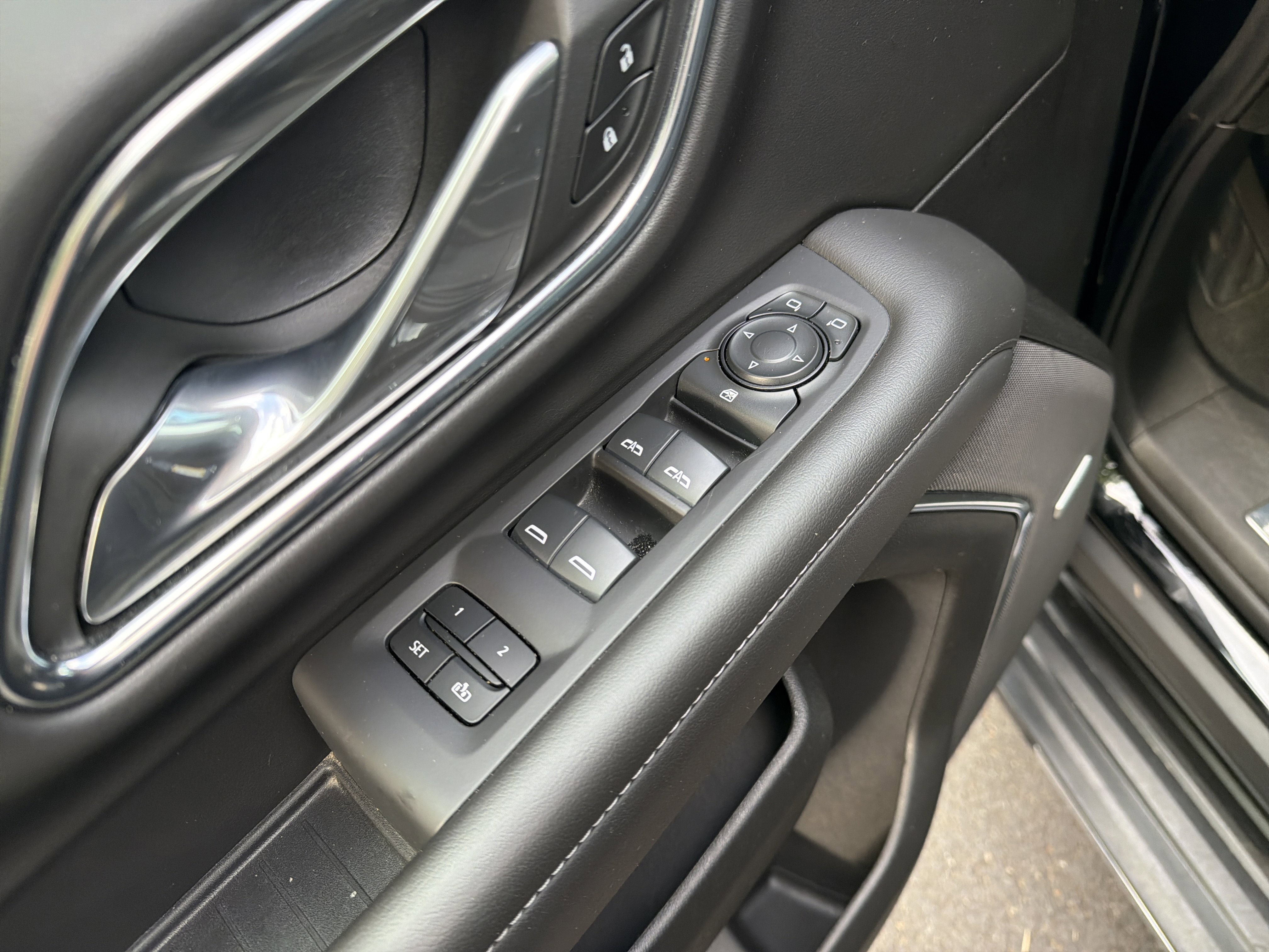 Used 2024 Chevrolet Suburban LT AWD/4WD image 15